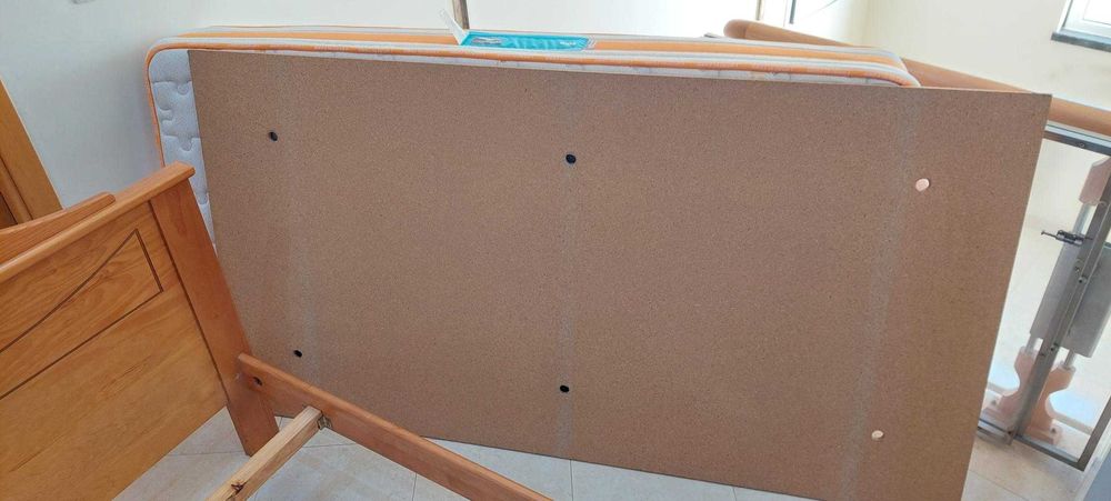 Cama solteiro 1.80 x 1.00 - muito bom estado com lencois