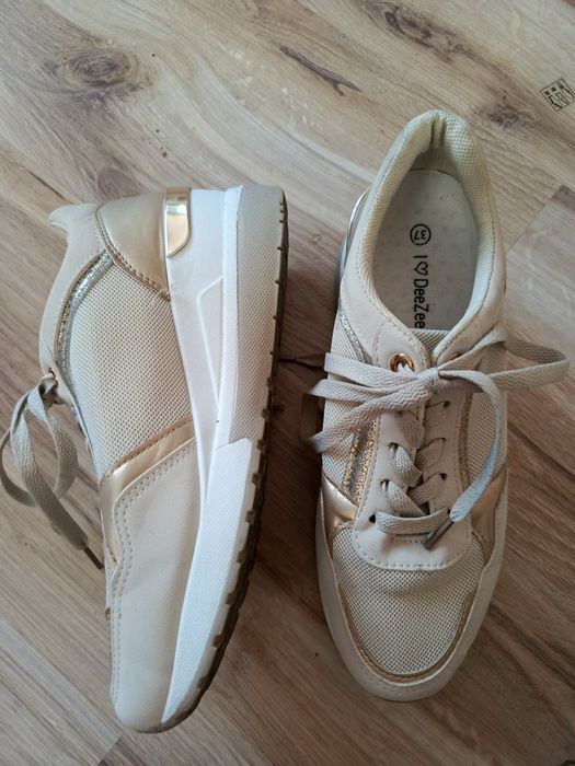 Beżowo złote sneakersy damskie na niskim koturnie DeeZee 37