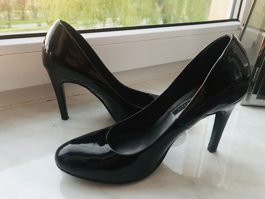 Buty czółenka obcas lakierki Bdb