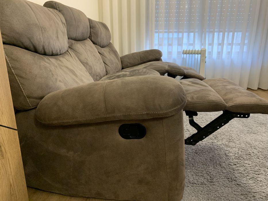 Sofá 3 lugares, castanho, abre nas laterais