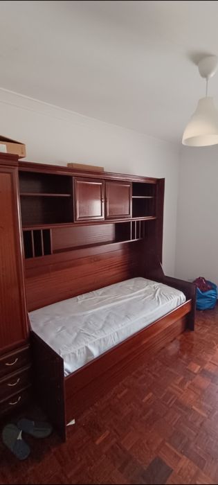 Cama com armário embutido