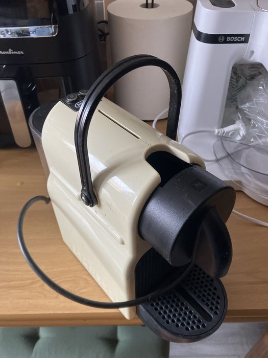 Delonghi Cafeteira de cápsulas - Inissia Nespresso