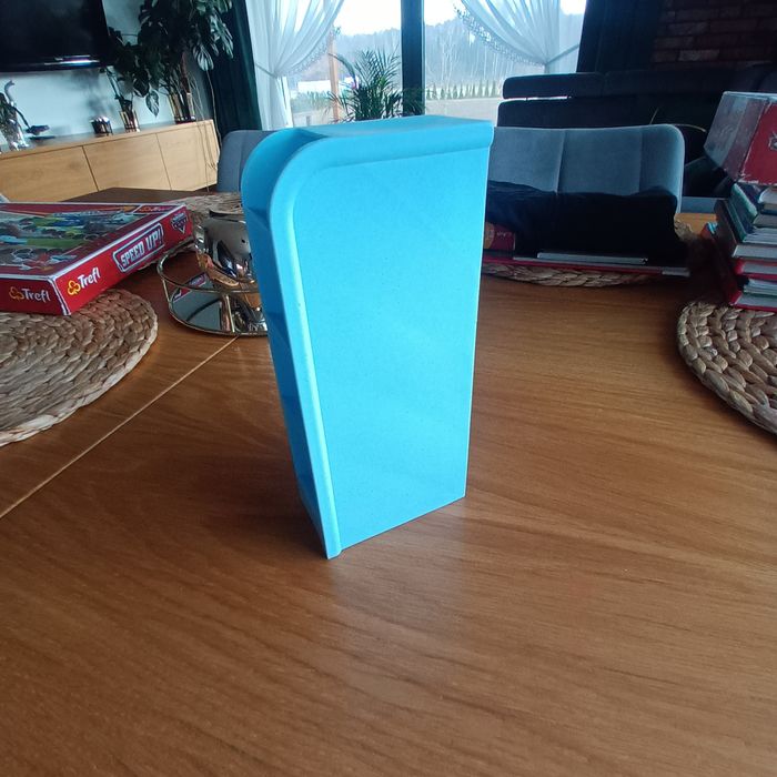 Przybornik, pudełko na kredki, ołówki pisaki