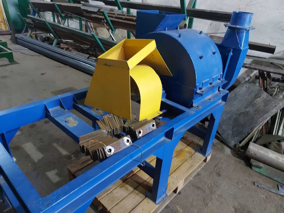 Дробилка молотковая для зерна и щепы с транспортным
вентилятором