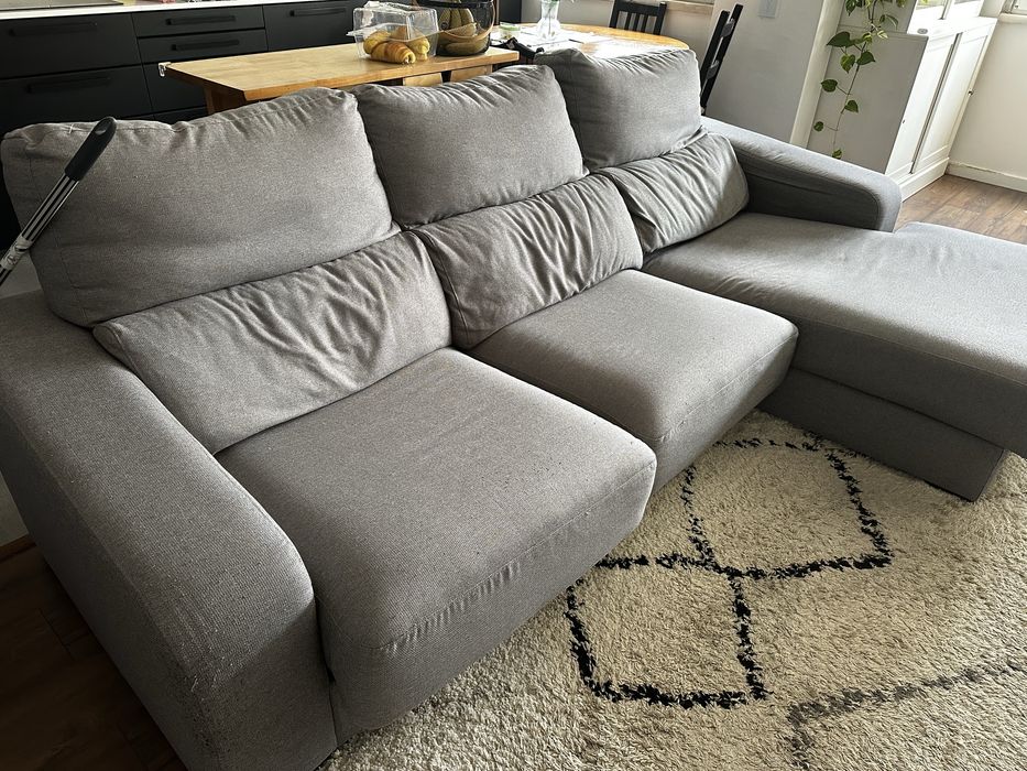 Sofá com Chaise Cinza – Confortável e em Bom Estado