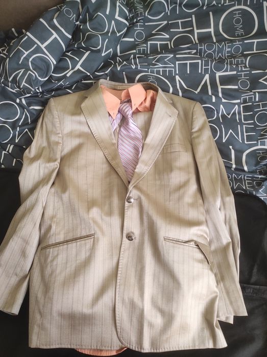 Продам костюм мужской идеал + галстук + 2 рубашки