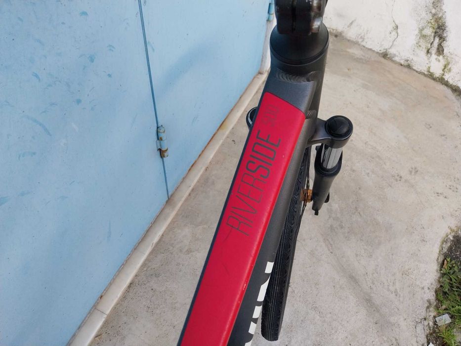 B-Twin 500 roda 700 travões de disco , pouco uso