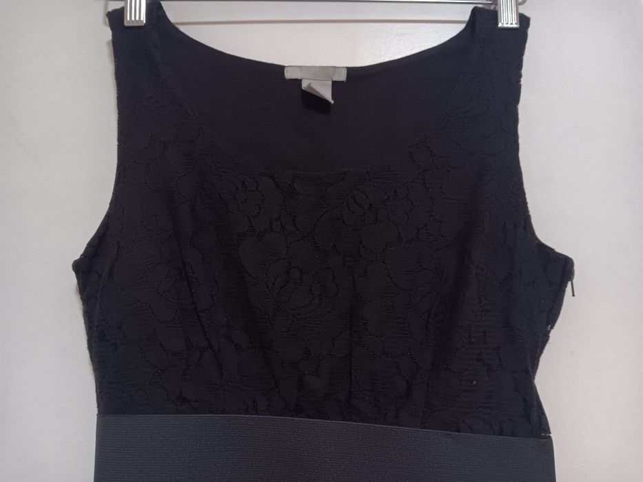 Vestido curto c/ detalhes de renda
