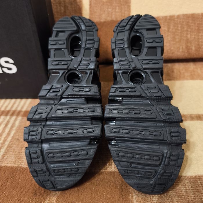 Нові кросівки Adidas Megaride