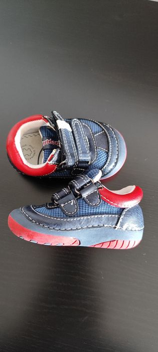 Dois sapatos para bebé, novos