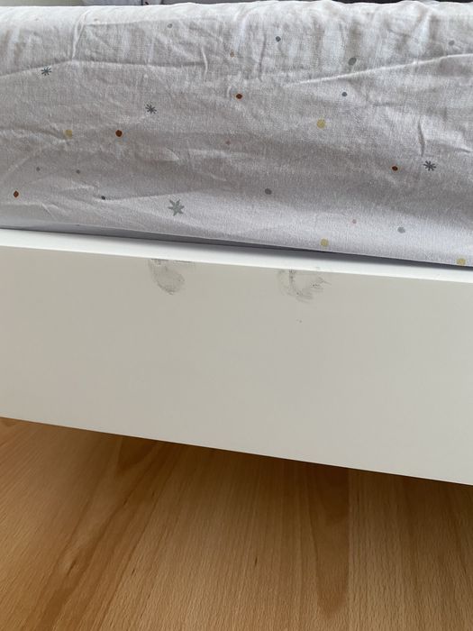 Cama de criança com estrado