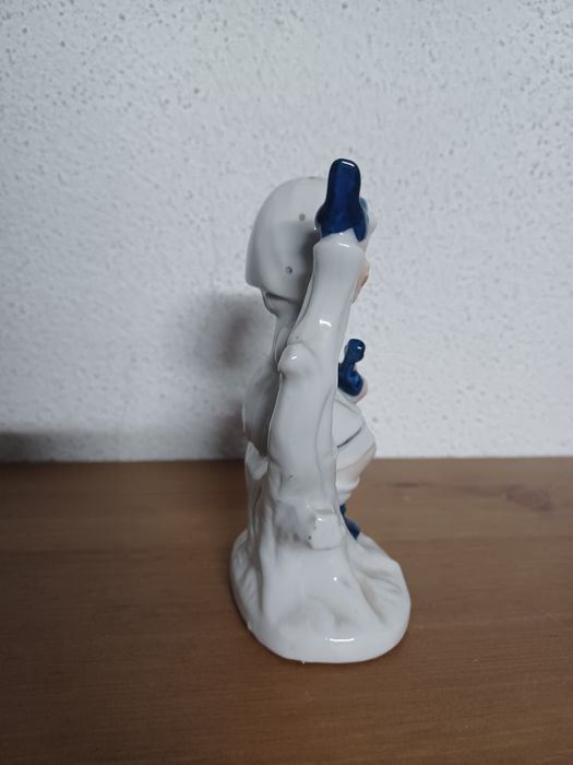 Menina violinista em porcelana