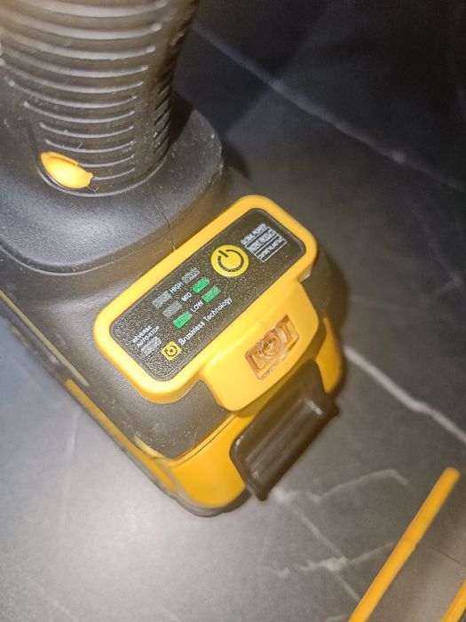 Аккумуляторный ударный гайковёрт