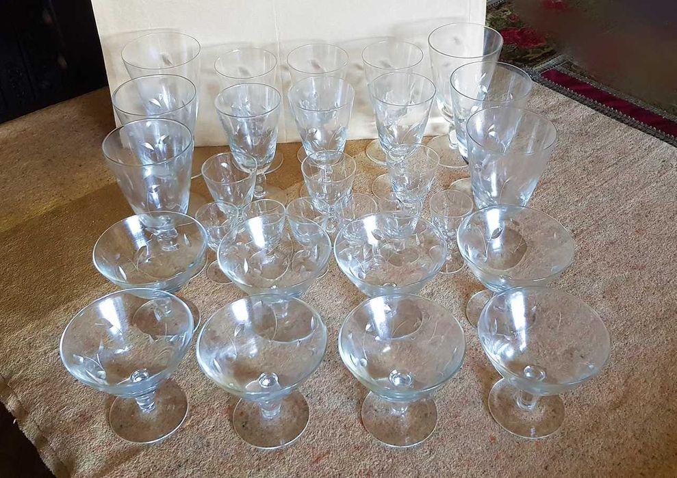 Conjunto de 35 copos de vidro (água, vinho, espirituosas, licor)