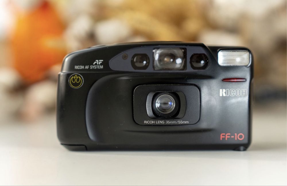 Продається плівковий ricoh FF10
