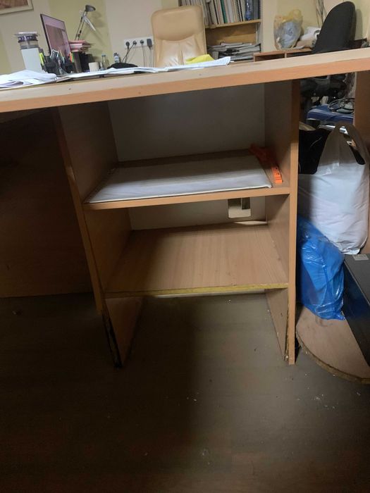 Віддам безкоштовно офісні столи