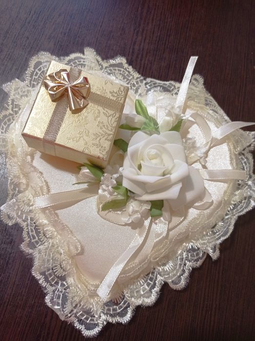 Подушка для обручальных колец