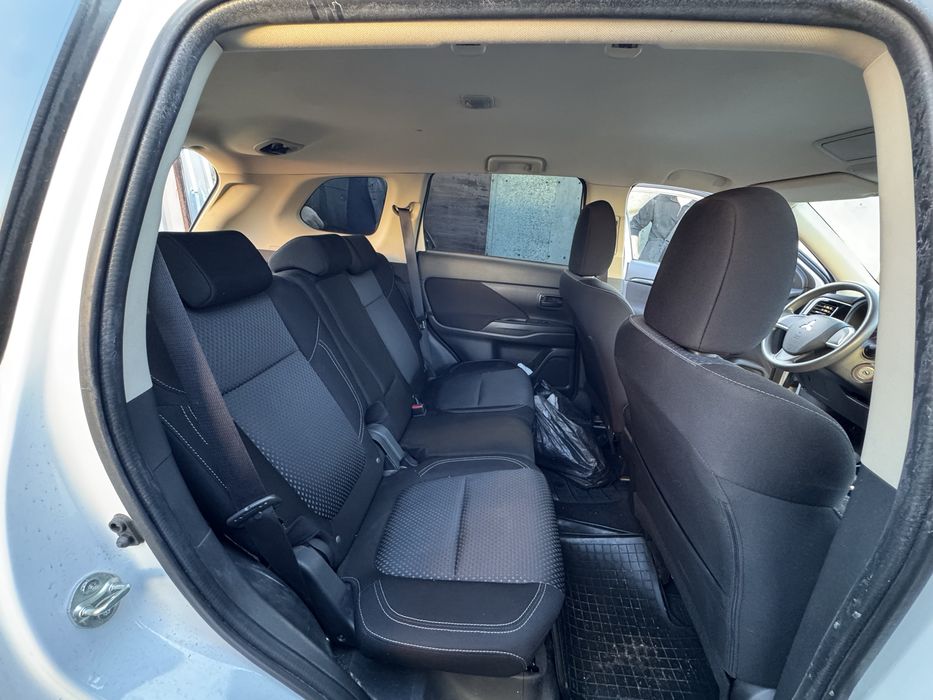 Продаж Mitsubishi Outlander 2021 року