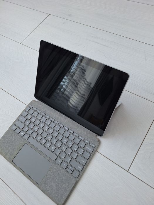 Планшет Microsoft  redmond surface