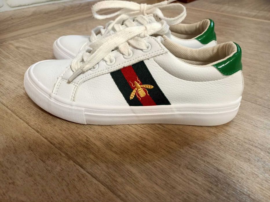 Кроссівки на дівчинку