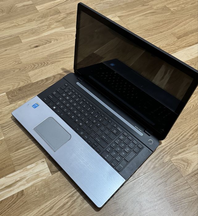 Laptop Toshiba Satellite – 17” ekran dotykowy | i7 | 8 GB RAM | bez dysku i systemu