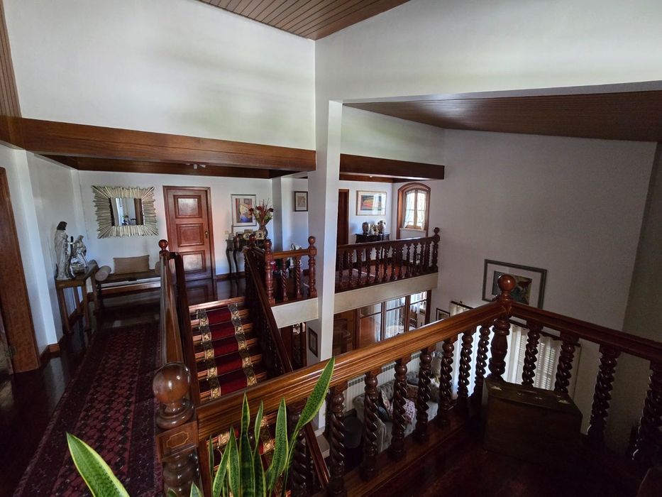 Moradia T4+1 de Prestígio | 488 m² de Área Bruta | 3 Suítes | Jardim | Garagem | Centro de Tomar