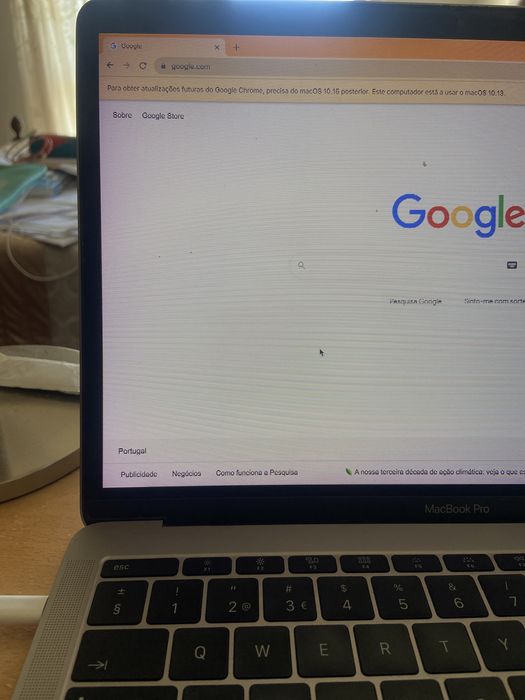 MacBook Pro 13” 2017 – Ecrã com Defeito (Funciona)