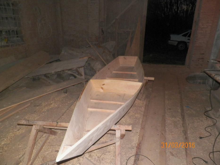 Лодка деревянная плоскодонка в черниговской обл пгт Сосница.