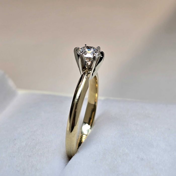 Pierścionek 585 z brylantem 0,5 karata GIA Tiffany HRD