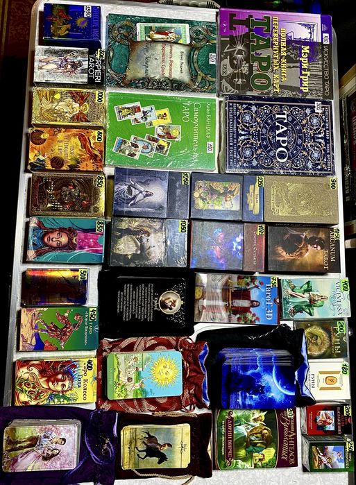 Таро карты и книги