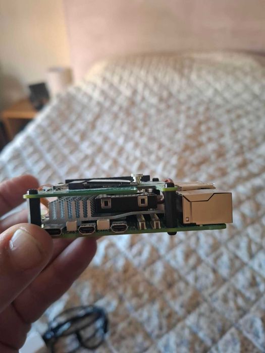 Raspberry 5 pi 2G e discos mnve ssd  e caixa externa hdd