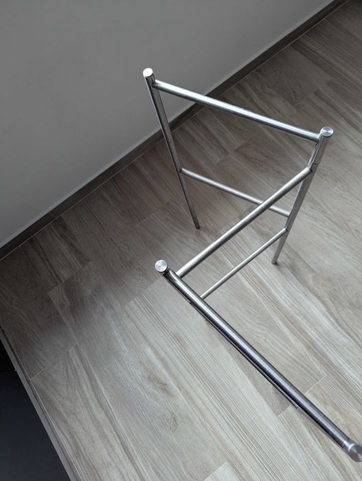 Toalheiro de Chão Cinzento