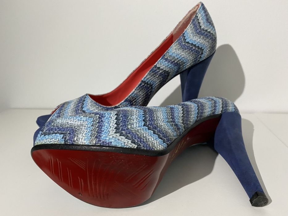 Buty na obcasie 40 czerwona podeszwa