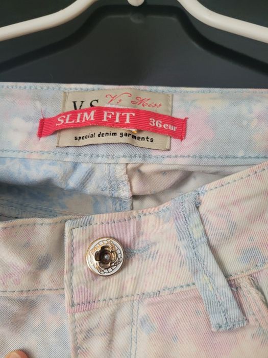 Jasne, kolorowe spodnie damskie