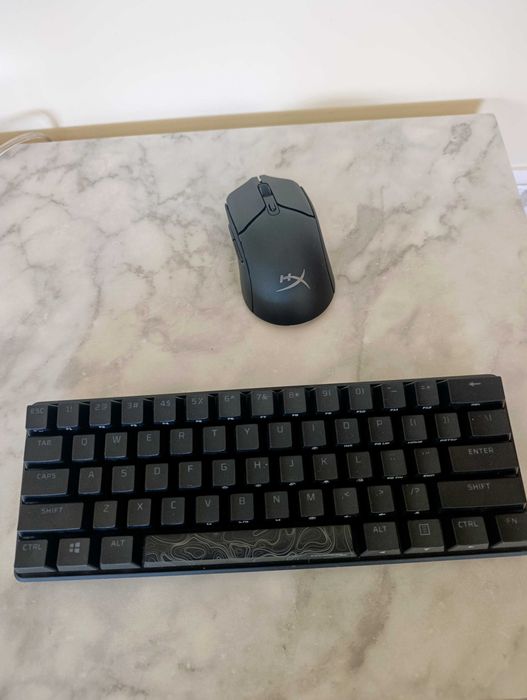 Teclado e rato Hyper x com um mês de uso. Vendo o conjunto ou em separado