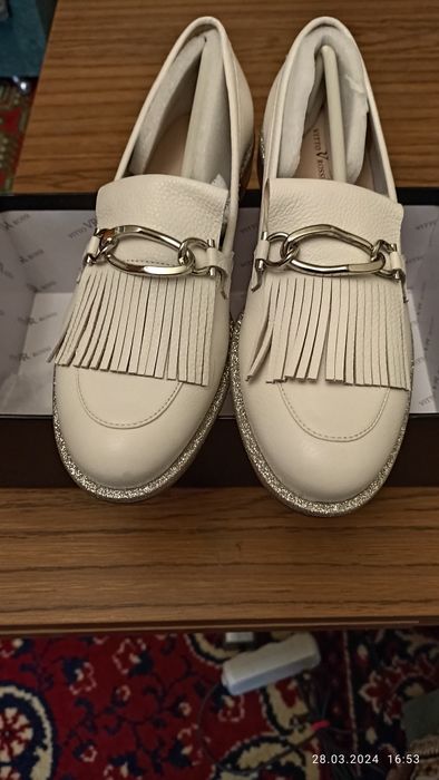 Продам туфлі лофери.
