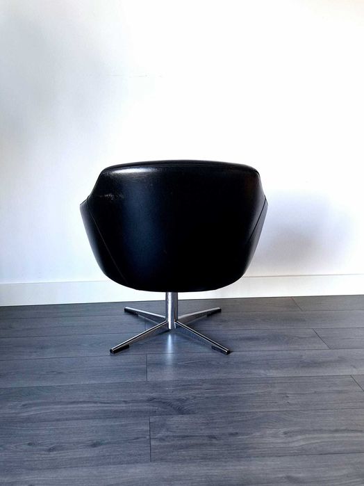 POLTRONA VINTAGE. Vintage armchair