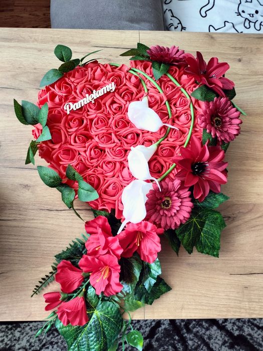 Kompozycja, Stroik serce na grób, cmentarz. Dzień babci, dzień dziadka