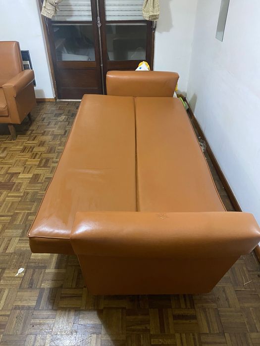Sofá cama+ 2poltronas de couro