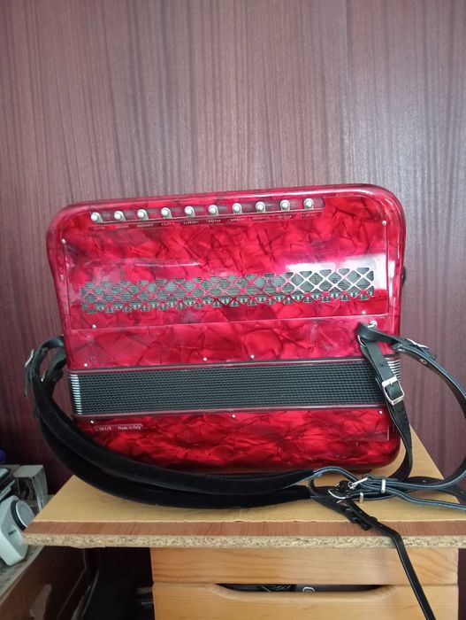 Vendo Acordeao Scandalli 4. Voz como novo