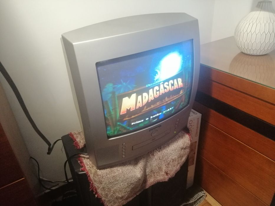 Playstation 2 com jogos campainhas e extras