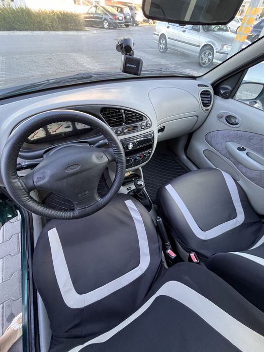 Ford Fiesta 98 verde