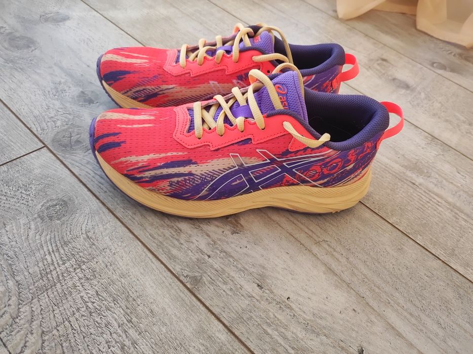 Жіночі кросівки ASICS