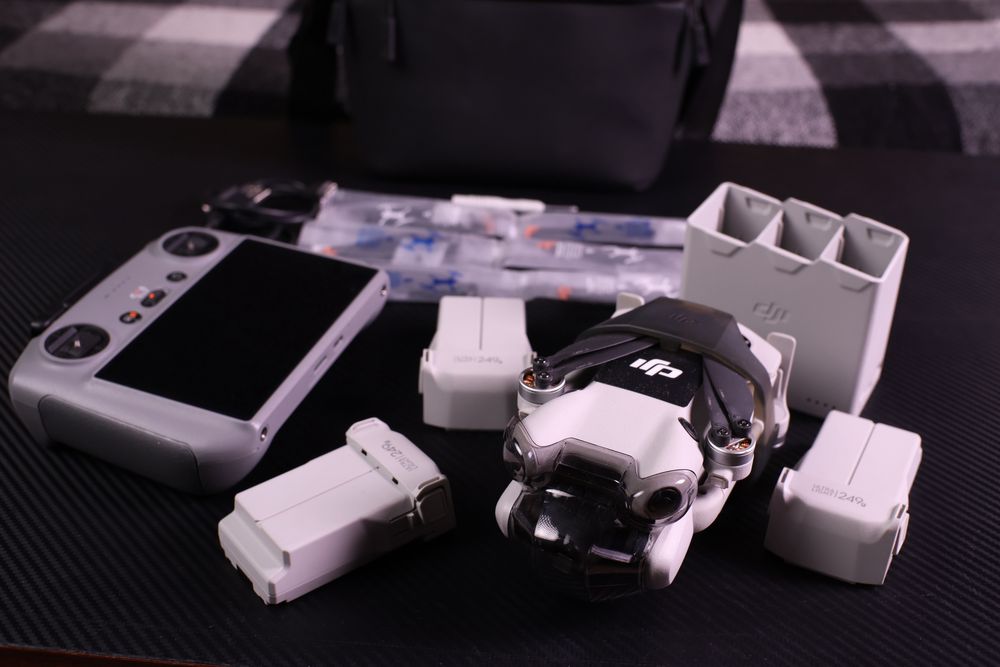 DJI Mini 4 Pro Fly More Combo