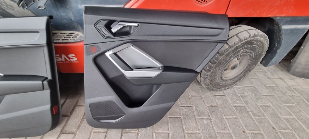 Boczek tapicerka Audi Q3 83A