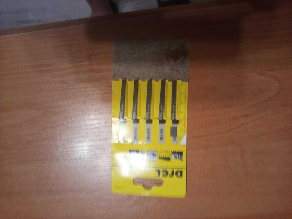 Wyrzynarka do drewna, moc 400 W plus dodatkowe noże