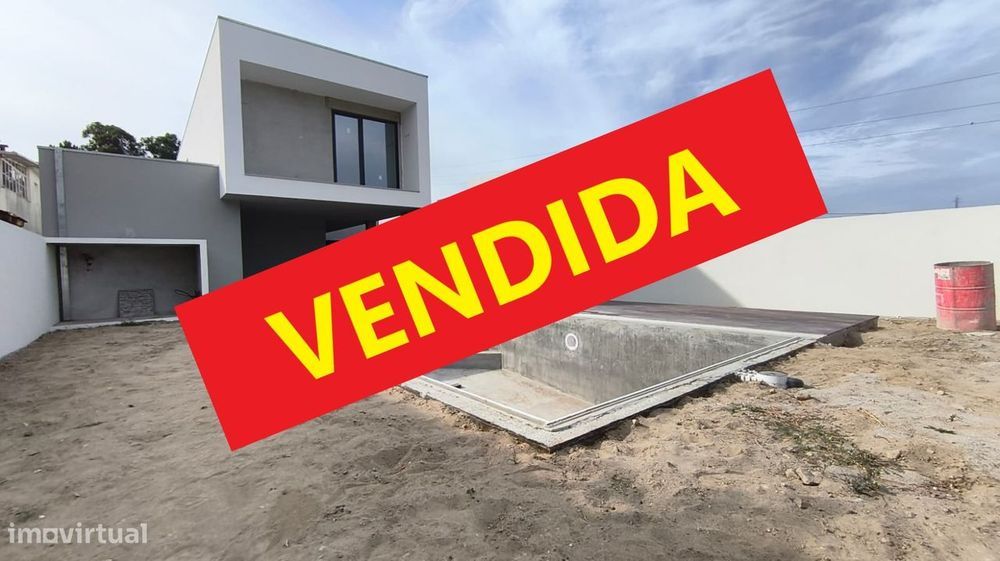 Moradia T3 c/ piscina e garagem 3 viaturas - Bitarães - Paredes