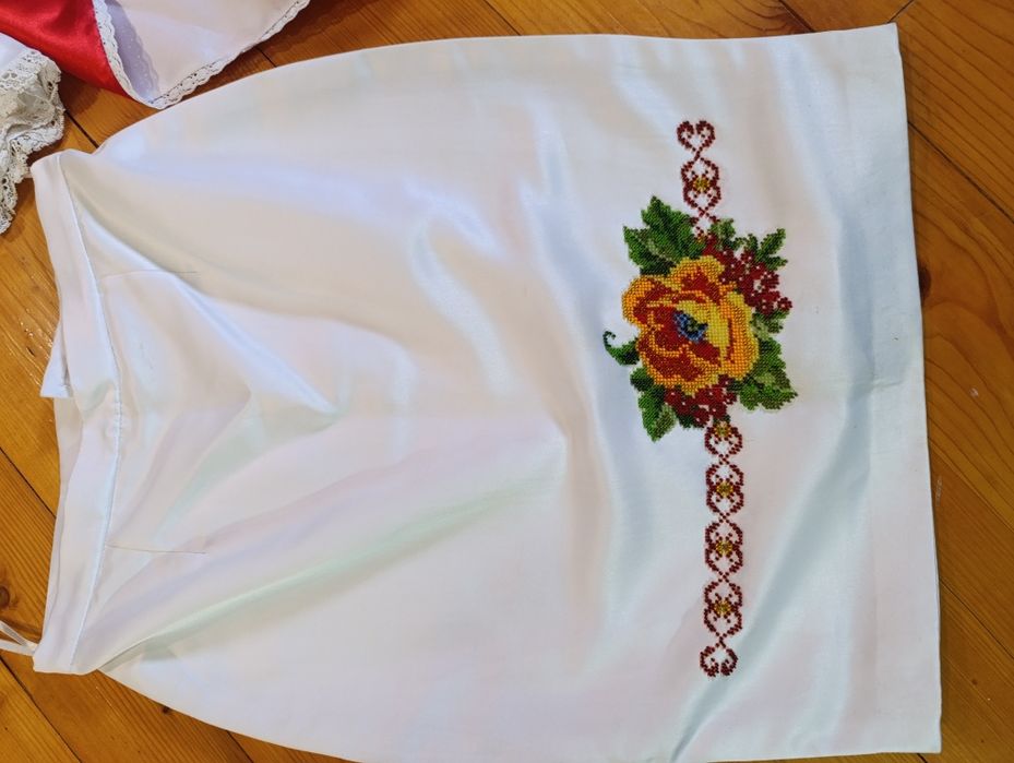 Продам костюм вишитий бісером
