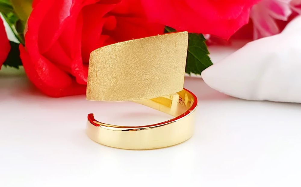 Złoty pierścionek – szeroka, nowoczesna forma pr. 585  (032A)