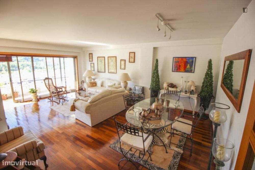 Apartamento com 3 quartos - localizado em Guimaraes
